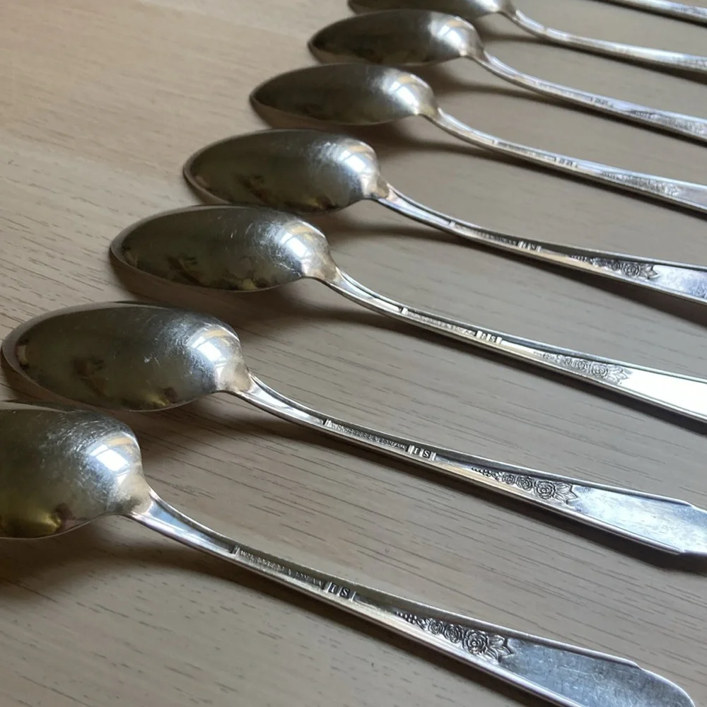 Vintage Set of 8 Silver Plates Spoons WM. ROGERS & SON IS, GARDENIA Pattern 1941